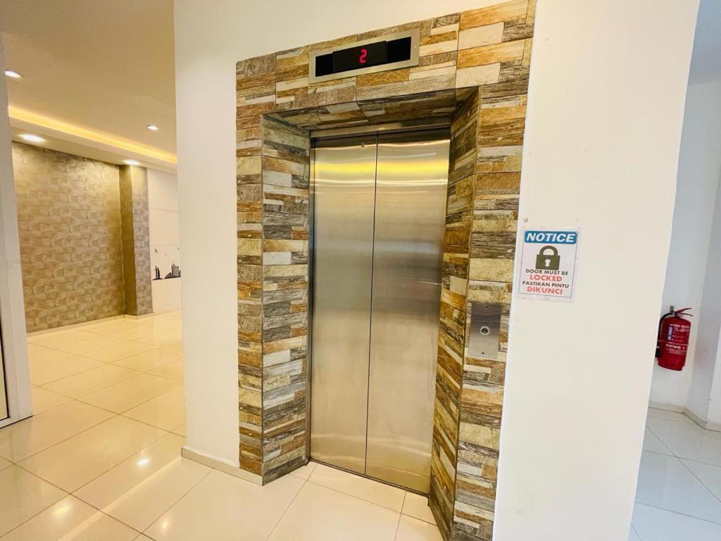 Hotel Zamburger Plaza Mahkota Малакка Экстерьер фото