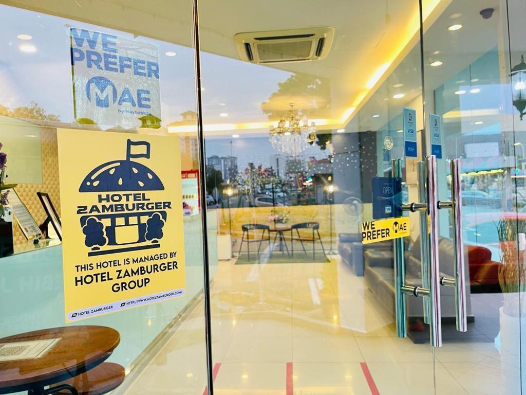 Hotel Zamburger Plaza Mahkota Малакка Экстерьер фото
