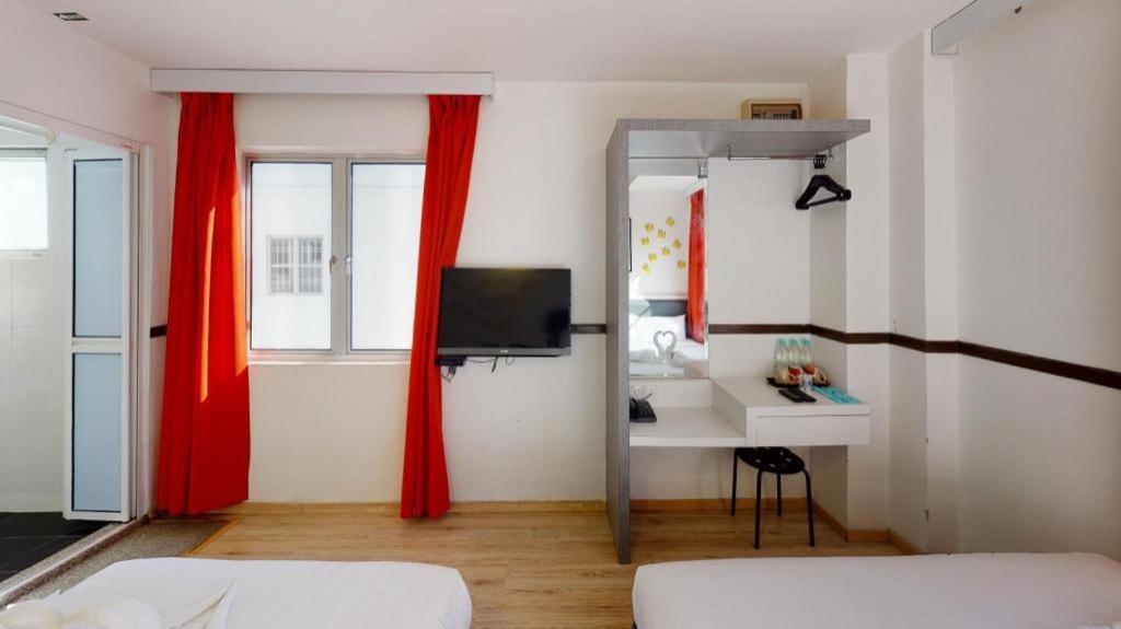 Hotel Zamburger Plaza Mahkota Малакка Экстерьер фото