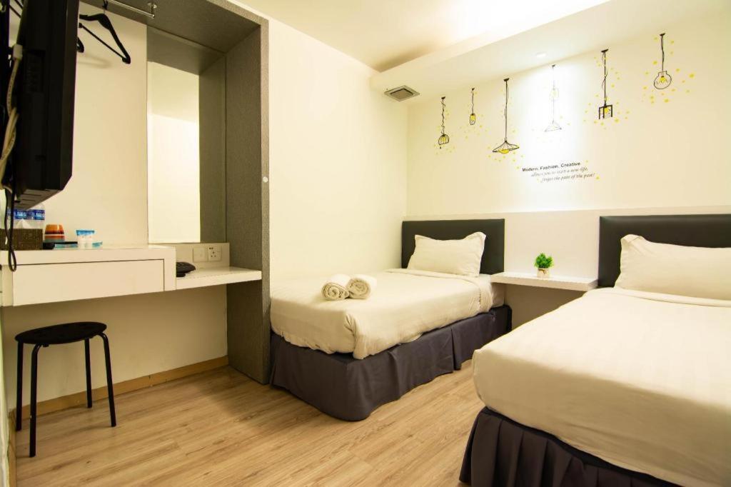Hotel Zamburger Plaza Mahkota Малакка Экстерьер фото
