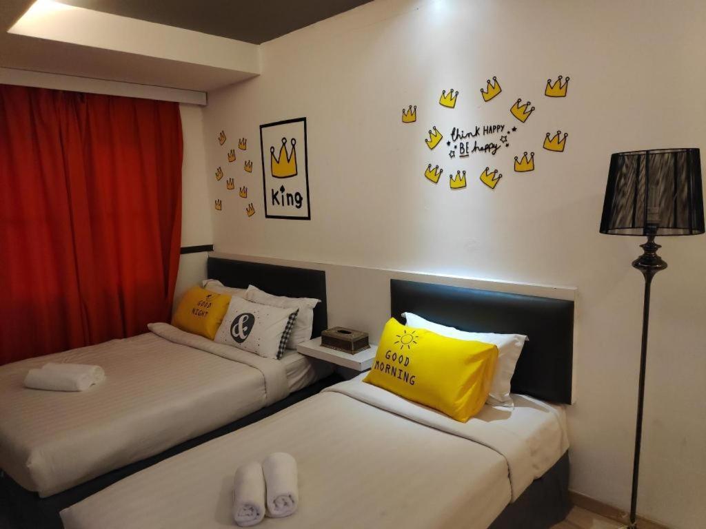 Hotel Zamburger Plaza Mahkota Малакка Экстерьер фото