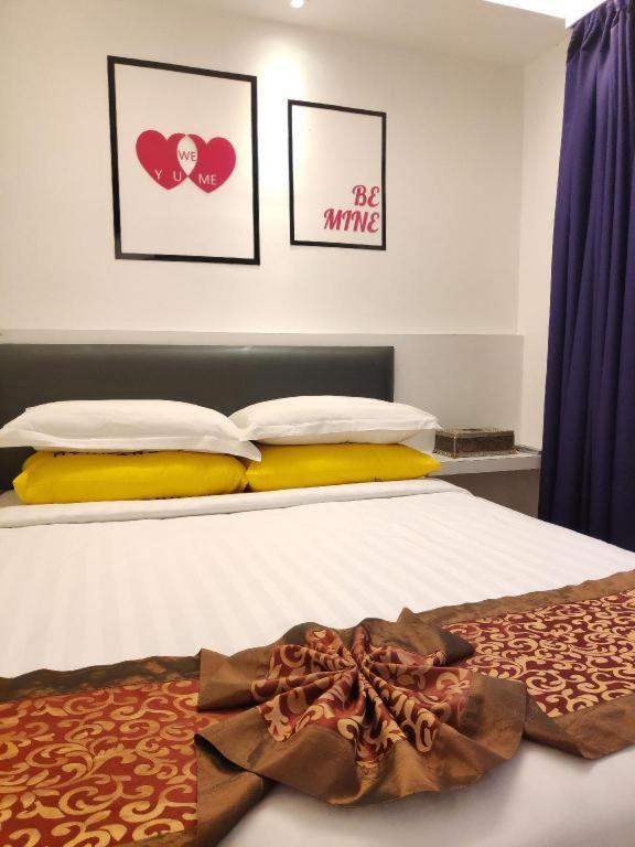 Hotel Zamburger Plaza Mahkota Малакка Экстерьер фото