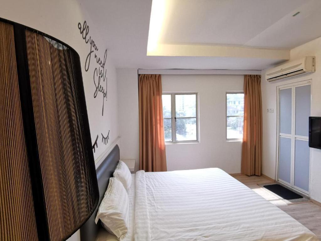 Hotel Zamburger Plaza Mahkota Малакка Экстерьер фото