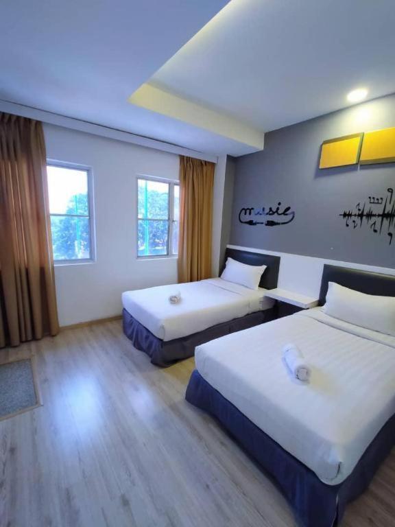 Hotel Zamburger Plaza Mahkota Малакка Экстерьер фото