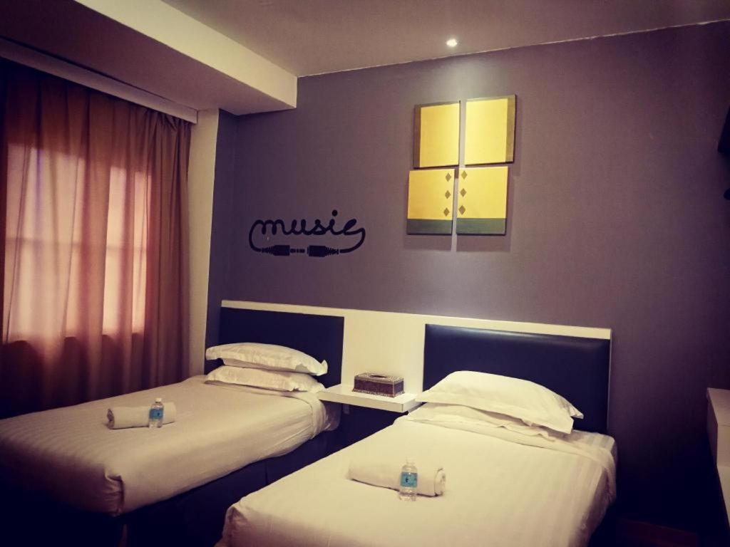 Hotel Zamburger Plaza Mahkota Малакка Экстерьер фото