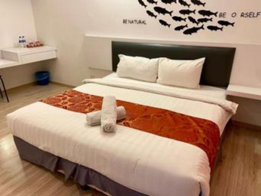 Hotel Zamburger Plaza Mahkota Малакка Экстерьер фото