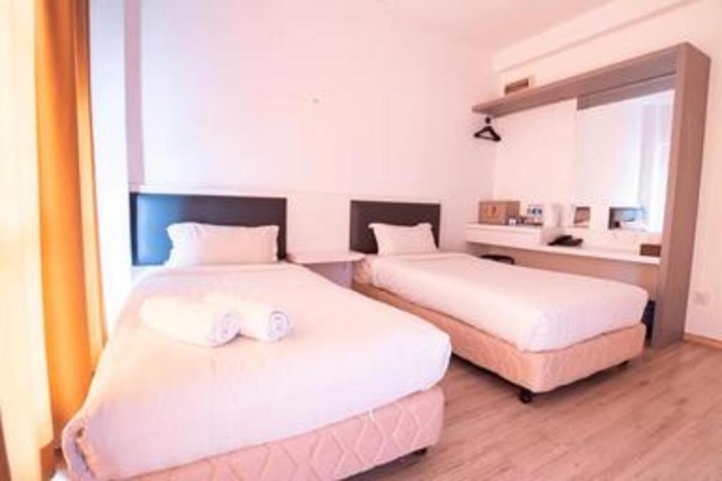 Hotel Zamburger Plaza Mahkota Малакка Экстерьер фото